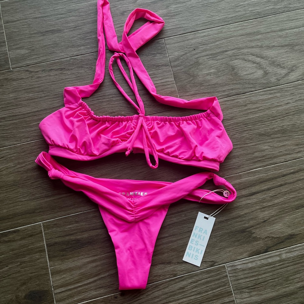 frankie’s bikini set